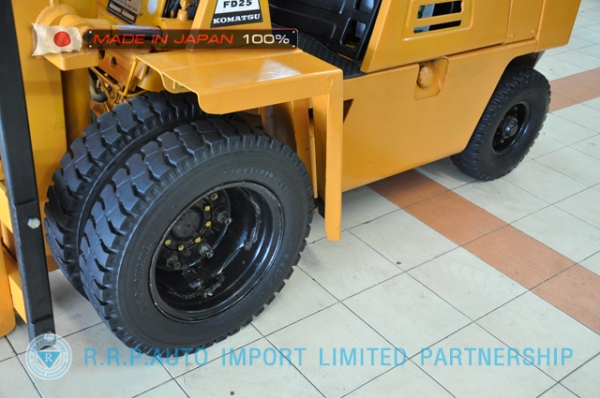 รถโฟล์คลิฟท์พร้อมขาย KOMATSU รุ่น FD25-7-13909 นำเข้าจากประเทศญี่ปุ่น 100\% ไม่เคยใช้งานในไทย