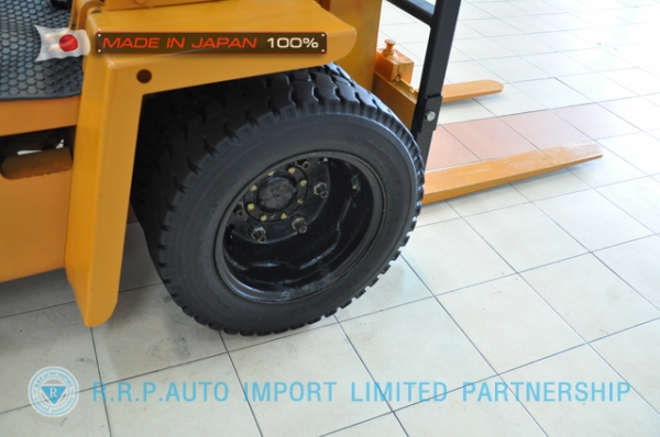 รถโฟล์คลิฟท์พร้อมขาย KOMATSU รุ่น FD25-7-13909 นำเข้าจากประเทศญี่ปุ่น 100\% ไม่เคยใช้งานในไทย