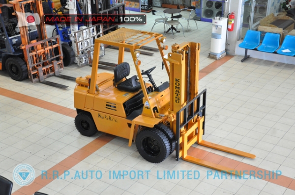 รถโฟล์คลิฟท์พร้อมขาย KOMATSU รุ่น FD25-7-13909 นำเข้าจากประเทศญี่ปุ่น 100\% ไม่เคยใช้งานในไทย