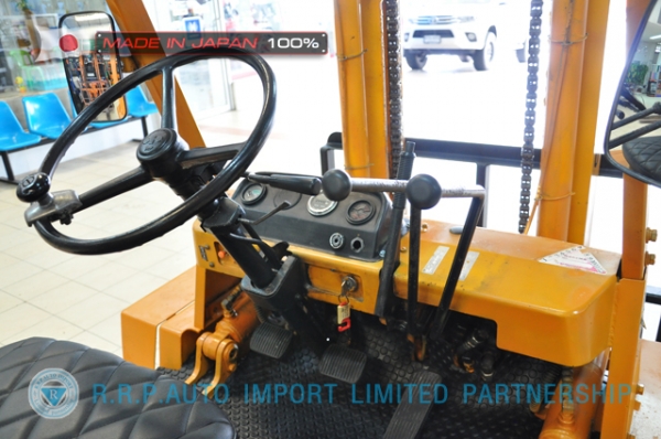รถโฟล์คลิฟท์พร้อมขาย KOMATSU รุ่น FD25-7-13909 นำเข้าจากประเทศญี่ปุ่น 100\% ไม่เคยใช้งานในไทย