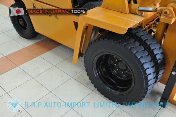 รถโฟล์คลิฟท์พร้อมขาย KOMATSU รุ่น FD25-7-13909 นำเข้าจากประเทศญี่ปุ่น 100\% ไม่เคยใช้งานในไทย
