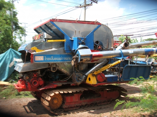 ขายรถเกี่ยวข้าวไทเส็ง อุ้ม 2.5 ตัน รุ่นเดี่ยวทรนง ปี 49 ปั้มไดกินส์ เบอร์ 23 เครื่องยนต์อีซูซุ 210 แรงม้า