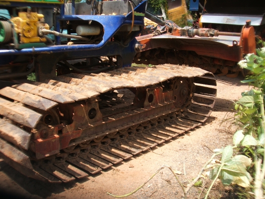 ขายรถตีดิน ตัวเดิน 10 HT ปั้มไดกินส์เบอร์ 22 เครื่องยนต์ 195 แรงม้า สภาพดีพร้อมใช้งาน