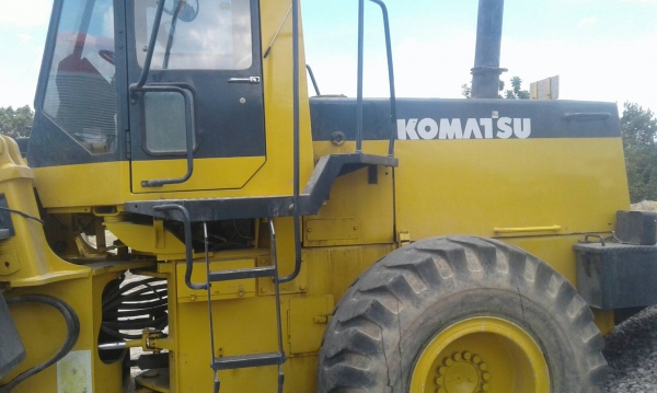 รถตักล้อยาง KOMATSU WA300-1 สภาพนางฟ้า เอกสารเล่มทะเบียน พร้อมขาย รถตักล้อยาง KOMATSU WA300-1 สภาพนางฟ้า เอกสารเล่มทะเบียน พร้อมขาย
