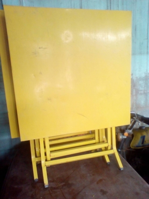 โต๊ะเหล็ก ตัวละ