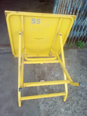 โต๊ะเหล็ก ตัวละ