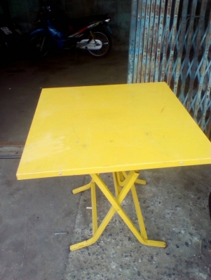 โต๊ะเหล็ก ตัวละ