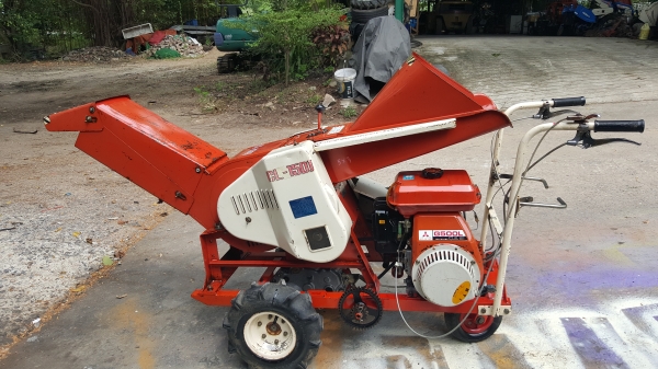 เครื่องสับกิ่งไม้ เดินหน้าถอยหลังได้ พร้อมใช้งาน