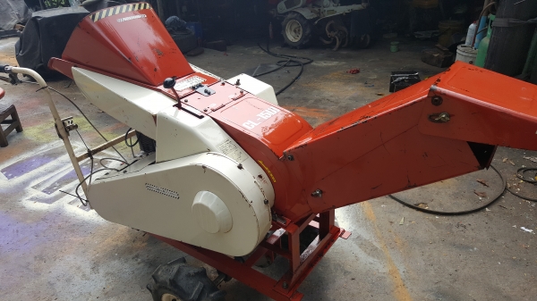 เครื่องสับกิ่งไม้ เดินหน้าถอยหลังได้ พร้อมใช้งาน