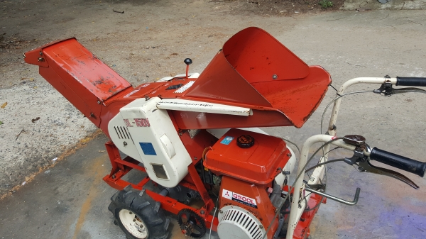 เครื่องสับกิ่งไม้ เดินหน้าถอยหลังได้ พร้อมใช้งาน