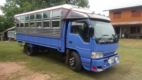 ขาย 6 ล้อ isuzu NPR โดยสาร 130 เเรงม้าเทอร์โบ ยาว 5 เมตร สภาพสวยมากพร้อมใช้ ยางใหม่6เส้น