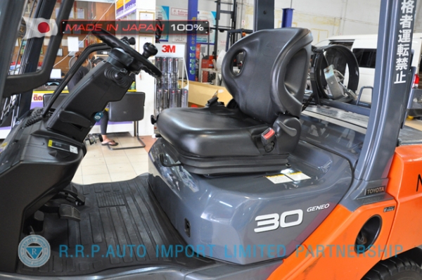 ขายรถโฟล์คลิฟท์มือสอง TOYOTA รุ่น 8FG30-30940 นำเข้าจากประเทศญี่ปุ่น 100\% ไม่เคยใช้งานในไทย