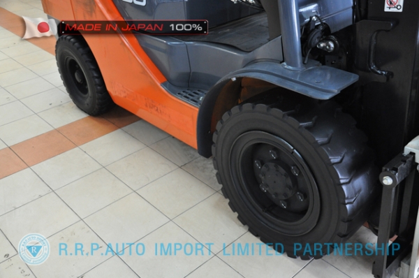 ขายรถโฟล์คลิฟท์มือสอง TOYOTA รุ่น 8FG30-30940 นำเข้าจากประเทศญี่ปุ่น 100\% ไม่เคยใช้งานในไทย