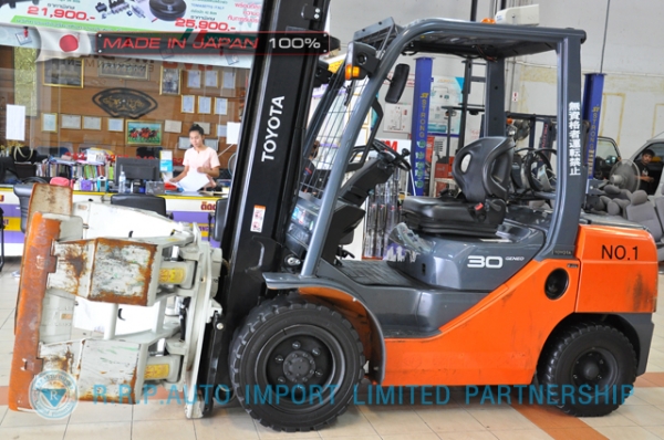 ขายรถโฟล์คลิฟท์มือสอง TOYOTA รุ่น 8FG30-30940 นำเข้าจากประเทศญี่ปุ่น 100\% ไม่เคยใช้งานในไทย