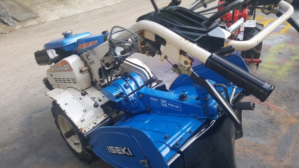 รถพรวนดิน 6 แรง เบนชิล รหัสสินค้า C1 - 5 สอบถามได้ต่อรองได้ขายได้ขาย ใบโรต้ารีเต็มๆๆ