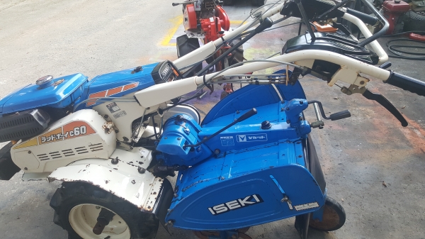 รถพรวนดิน 6 แรง เบนชิล รหัสสินค้า C1 - 5 สอบถามได้ต่อรองได้ขายได้ขาย ใบโรต้ารีเต็มๆๆ