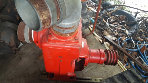 ปั้มน้ำ 4 X 4 นี้ว เสื้อ เหล็กหล่อ