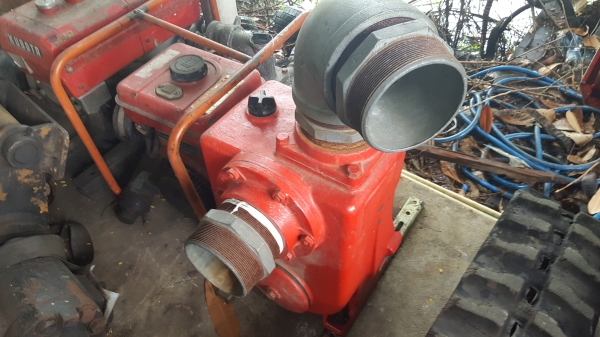 ปั้มน้ำ 4 X 4 นี้ว เสื้อ เหล็กหล่อ