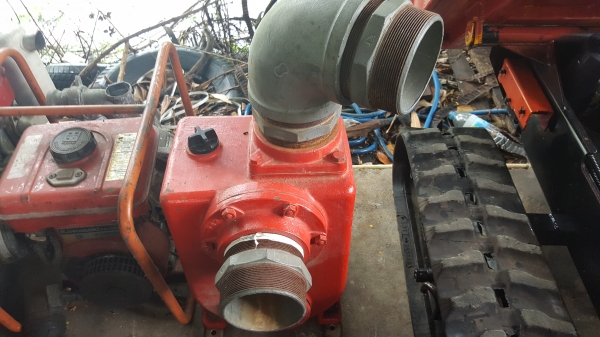 ปั้มน้ำ 4 X 4 นี้ว เสื้อ เหล็กหล่อ