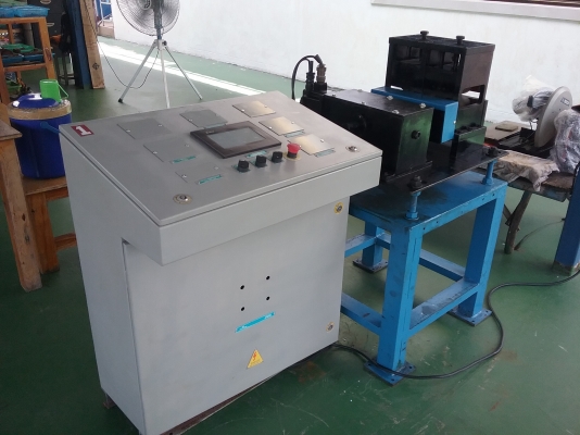 อีกหนึ่งผลงานเล็กๆ พร้อมส่งลูกค้าครับ Horizontal rolling machine เครื่องรีดแนวนอน การใช้งานเอนกประสงค์มากครับ เหมาะสำหรับโรงงานรีดส่งม้วนคอยด์ งานป้อนตัดปั๊มโลหะ อันคอยเลอร์ปรับระยะอัตโนมัติ งานโปรเกรสซีฟว์พั๊นดาย ไลน์ปั๊มโลหะต่อเนื่อง และอื่นๆ ตามรูปและว