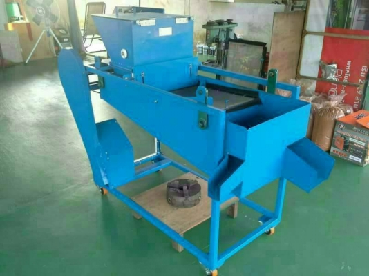 รับสร้างเครื่องคัดแยกขนาดเอนกประสงค์ รับสร้างตามสั่ง ทั้งขนาดเล็ก และ ขนาดใหญ่ ตะแกรงสแตนเลส มีทุกขนาด กำลังการผลิตขึ้นอยู่กับประเภทวัตถุดิบ และ เบอร์ตะแกรง ใช้สำหรับคัดแยกวัตถุดิบ ประเภท ผง เม็ด ก้อน หรืออื่นๆ เช่น คัดขนาด เมล็ดพริก พริกบด พริกป่น พริกผง