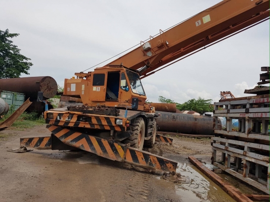 ขายรถเครนมือสองขนาด 25 ตัน สนใจติดต่อคุณรัตนศักดิ์ โทร.081-7621704