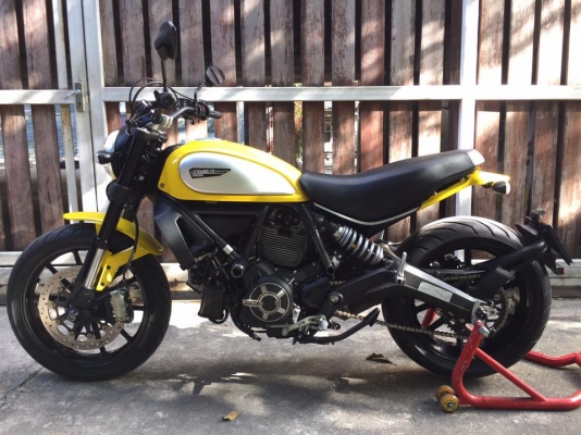 DUCATI SCRAMBLER ปี 2015 ABS จิ๋วแต่แจ๋วแรงสั่งได้ 803 CC สีเหลืองสดๆ วิ่ง 16,xxx โลแท้ ไม่ล้ม ไม่ชน ไม่แปะ กุญแจแท้ 2 ดอก มาพร้อมท่อแต่งแท้เสียงหล่อๆ
