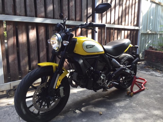 DUCATI SCRAMBLER ปี 2015 ABS จิ๋วแต่แจ๋วแรงสั่งได้ 803 CC สีเหลืองสดๆ วิ่ง 16,xxx โลแท้ ไม่ล้ม ไม่ชน ไม่แปะ กุญแจแท้ 2 ดอก มาพร้อมท่อแต่งแท้เสียงหล่อๆ
