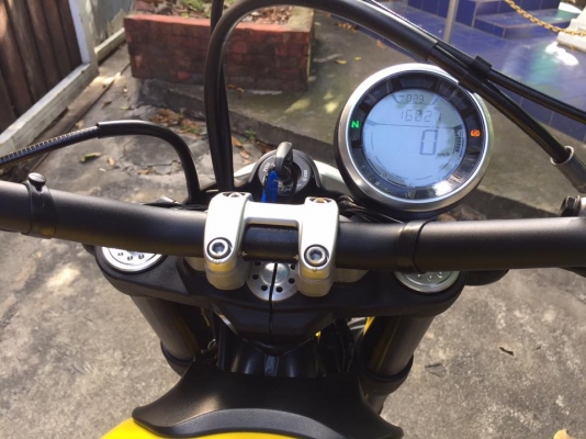 DUCATI SCRAMBLER ปี 2015 ABS จิ๋วแต่แจ๋วแรงสั่งได้ 803 CC สีเหลืองสดๆ วิ่ง 16,xxx โลแท้ ไม่ล้ม ไม่ชน ไม่แปะ กุญแจแท้ 2 ดอก มาพร้อมท่อแต่งแท้เสียงหล่อๆ