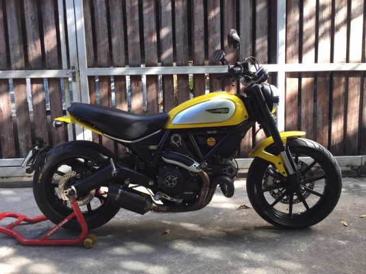 DUCATI SCRAMBLER ปี 2015 ABS จิ๋วแต่แจ๋วแรงสั่งได้ 803 CC สีเหลืองสดๆ วิ่ง 16,xxx โลแท้ ไม่ล้ม ไม่ชน ไม่แปะ กุญแจแท้ 2 ดอก มาพร้อมท่อแต่งแท้เสียงหล่อๆ