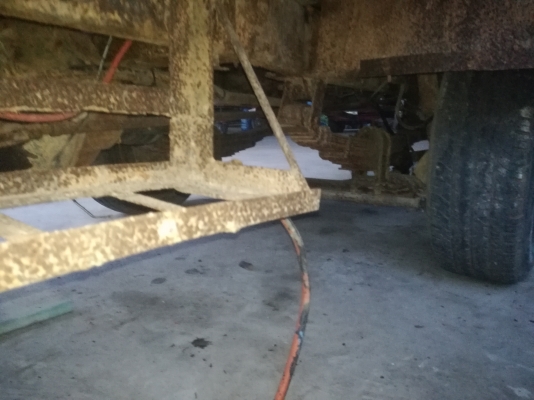 อีแต๋นสี่ล้อพร้อมใช้งาน อีแต๋นสี่ล้อพร้อมใช้งาน