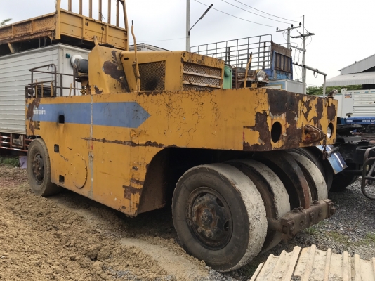 ขายรถบดล้อยาง WATANABE 300,000 บาท สนใจติดต่อ 081-9426747