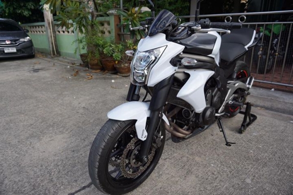 Kawazaki er6n ปี 2012 abs สีขาว Kawazaki er6n ปี 2012 abs สีขาว