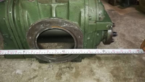 6,500 บ. กทม.ส่งฟรี โทร 083-2000058LINE ID:    line832923 เครื่องMECHANICAL  BOOSTER. PUMP (เครื่องดูด-อัดอากาศ) ที่ได้ปริมาตรอย่างมากและเร็ว ด้านในเป็นแบบลูกสูบโรตารีหมุนขบกันเพื่อรีดอากาศ ใช้ต้นกำลังขับหมุนแค่2 แรงม้า โครงสร้างเป็นโลหะเหล็กแข็งแรงจากญี่