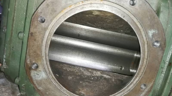 6,500 บ. กทม.ส่งฟรี โทร 083-2000058LINE ID:    line832923 เครื่องMECHANICAL  BOOSTER. PUMP (เครื่องดูด-อัดอากาศ) ที่ได้ปริมาตรอย่างมากและเร็ว ด้านในเป็นแบบลูกสูบโรตารีหมุนขบกันเพื่อรีดอากาศ ใช้ต้นกำลังขับหมุนแค่2 แรงม้า โครงสร้างเป็นโลหะเหล็กแข็งแรงจากญี่