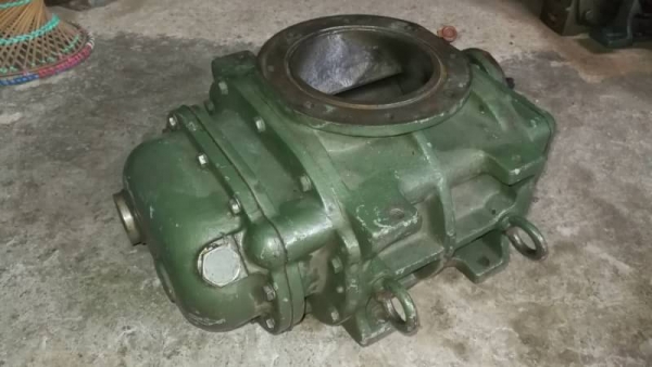6,500 บ. กทม.ส่งฟรี โทร 083-2000058LINE ID:    line832923 เครื่องMECHANICAL  BOOSTER. PUMP (เครื่องดูด-อัดอากาศ) ที่ได้ปริมาตรอย่างมากและเร็ว ด้านในเป็นแบบลูกสูบโรตารีหมุนขบกันเพื่อรีดอากาศ ใช้ต้นกำลังขับหมุนแค่2 แรงม้า โครงสร้างเป็นโลหะเหล็กแข็งแรงจากญี่