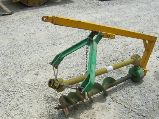 สว่านติดท้ายรถแทร็กเตอร์