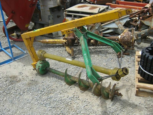 สว่านติดท้ายรถแทร็กเตอร์