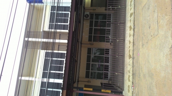 ขายและให้เช่าตึกสภาพสวย ทำเลดี ตึกสองชั้นสองคูหา มีระเบียงชั้นสอง ด้านหลัง วิวดีมาก สภาพสวยพร้อมใช้งานได้ทันที ผ่อนสบาย ๆ กับธนาคารกสิกรไทย ได้ครับ พิเศษ จองวันนี้ แจกทองคำฟรี 1 บาท.