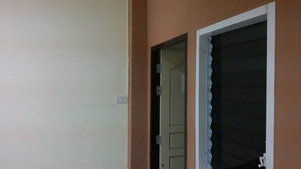 ขายและให้เช่าตึกสภาพสวย ทำเลดี ตึกสองชั้นสองคูหา มีระเบียงชั้นสอง ด้านหลัง วิวดีมาก สภาพสวยพร้อมใช้งานได้ทันที ผ่อนสบาย ๆ กับธนาคารกสิกรไทย ได้ครับ พิเศษ จองวันนี้ แจกทองคำฟรี 1 บาท.