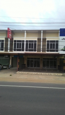 ขายและให้เช่าตึกสภาพสวย ทำเลดี ตึกสองชั้นสองคูหา มีระเบียงชั้นสอง ด้านหลัง วิวดีมาก สภาพสวยพร้อมใช้งานได้ทันที ผ่อนสบาย ๆ กับธนาคารกสิกรไทย ได้ครับ พิเศษ จองวันนี้ แจกทองคำฟรี 1 บาท.