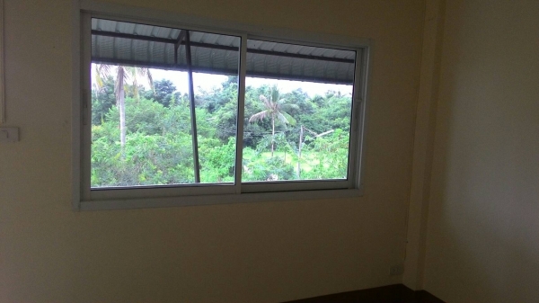 ขายและให้เช่าตึกสภาพสวย ทำเลดี ตึกสองชั้นสองคูหา มีระเบียงชั้นสอง ด้านหลัง วิวดีมาก สภาพสวยพร้อมใช้งานได้ทันที ผ่อนสบาย ๆ กับธนาคารกสิกรไทย ได้ครับ พิเศษ จองวันนี้ แจกทองคำฟรี 1 บาท.