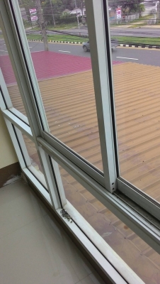 ขายและให้เช่าตึกสภาพสวย ทำเลดี ตึกสองชั้นสองคูหา มีระเบียงชั้นสอง ด้านหลัง วิวดีมาก สภาพสวยพร้อมใช้งานได้ทันที ผ่อนสบาย ๆ กับธนาคารกสิกรไทย ได้ครับ พิเศษ จองวันนี้ แจกทองคำฟรี 1 บาท.