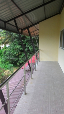 ขายและให้เช่าตึกสภาพสวย ทำเลดี ตึกสองชั้นสองคูหา มีระเบียงชั้นสอง ด้านหลัง วิวดีมาก สภาพสวยพร้อมใช้งานได้ทันที ผ่อนสบาย ๆ กับธนาคารกสิกรไทย ได้ครับ พิเศษ จองวันนี้ แจกทองคำฟรี 1 บาท.