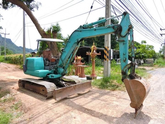 ขายรถแบ๊คโฮ ยี่ห้อ:KOMATSU แบบ:PC40รุ่น7 รถเก่านอกแท้100\% ไม่เคยใช้งานในไทย มีเอกสารใบอินวอย รถพร้อมลงงาน เครื่อง4สูบ มีลายหัวกระแทก สนใจติดต่อ-ต่อรองราคา โทร : 099-907-9273 กิ๊ฟ กมลชนก , 099-907-3356 ช่างบัง