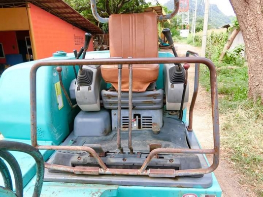 ขายรถแบ๊คโฮ ยี่ห้อ:KOMATSU แบบ:PC40รุ่น7 รถเก่านอกแท้100\% ไม่เคยใช้งานในไทย มีเอกสารใบอินวอย รถพร้อมลงงาน เครื่อง4สูบ มีลายหัวกระแทก สนใจติดต่อ-ต่อรองราคา โทร : 099-907-9273 กิ๊ฟ กมลชนก , 099-907-3356 ช่างบัง