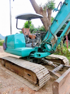 ขายรถแบ๊คโฮ ยี่ห้อ:KOMATSU แบบ:PC40รุ่น7 รถเก่านอกแท้100\% ไม่เคยใช้งานในไทย มีเอกสารใบอินวอย รถพร้อมลงงาน เครื่อง4สูบ มีลายหัวกระแทก สนใจติดต่อ-ต่อรองราคา โทร : 099-907-9273 กิ๊ฟ กมลชนก , 099-907-3356 ช่างบัง