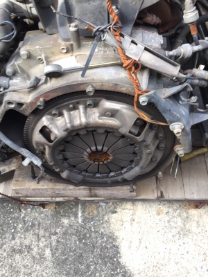 เครื่องยนต์isuzu4hg1 หัวการ์ตูน คอมเมอร์เรล มีเพลาหน้า หลัง แหนบหน้า หลังครับ เพลากลาง เกีอร์ครบ มี่ใบนำเข้าครับ ของมาจากญีปุ่นครับ