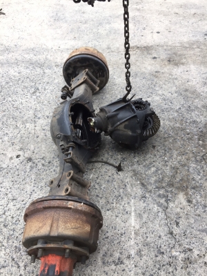 เครื่องยนต์isuzu4hg1 หัวการ์ตูน คอมเมอร์เรล มีเพลาหน้า หลัง แหนบหน้า หลังครับ เพลากลาง เกีอร์ครบ มี่ใบนำเข้าครับ ของมาจากญีปุ่นครับ