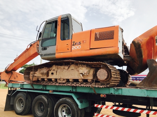 ตัดขายอะไหล่ HITACHI ZX200-1ต้องการชิ้นไหนสอบถามได้ครับ